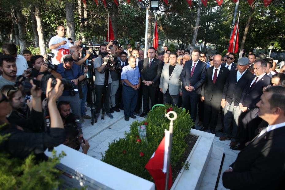 15 Temmuz Darbe Girişiminde Şehit Düşen Ömer Halisdemir'in Kabri Anıldı
