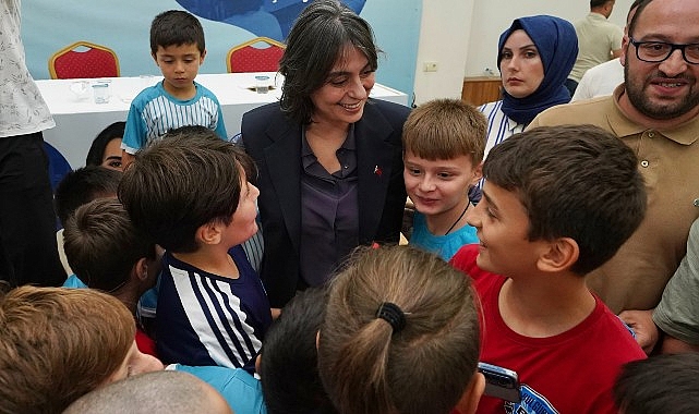 Üsküdar Belediye Başkanı Sinem Dedetaş, Çengelköy Huzurtepe Caddesi’nde ‘Gezgin Oyun Alanı’ etkinliklerinin ilkini başlattı – KÜLTÜR VE SANAT