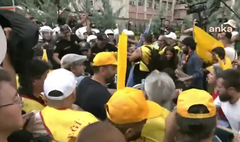 Meclis’e yürümek isteyen öğretmenleri polis engelledi: “Öğretmen düşmanı ÖMK’ya hayır” – Son Dakika Siyaset Haberleri