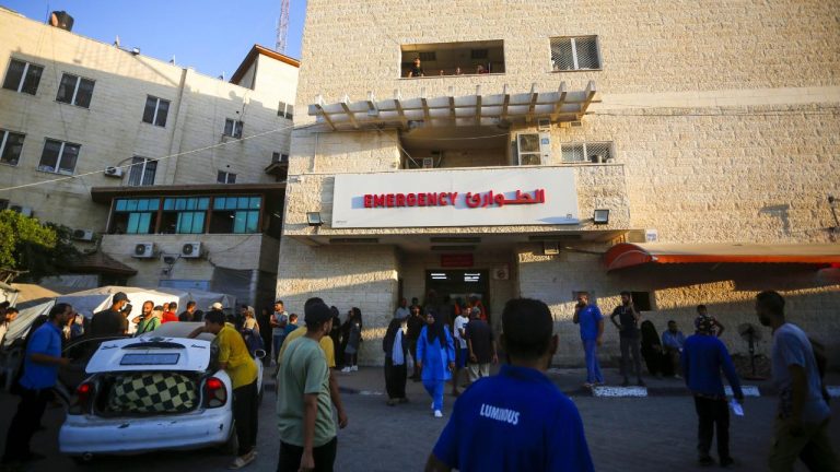 Gazze’de bazı hastalar tedavi göremeden ölüyor