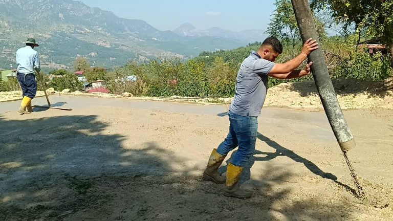 Kozan’da site dönüşüm projesi kapsamında 24 konutun inşaatına başlandı