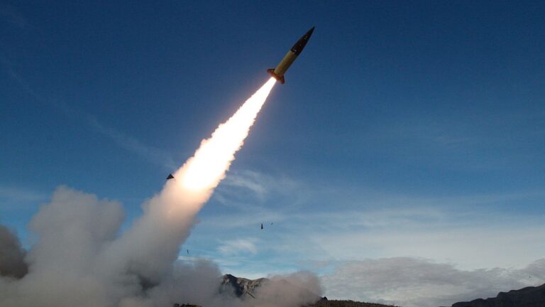 Biden, Ukrayna'ya ABD yapımı füzelerin Rusya topraklarında kullanılmasına izin verdi