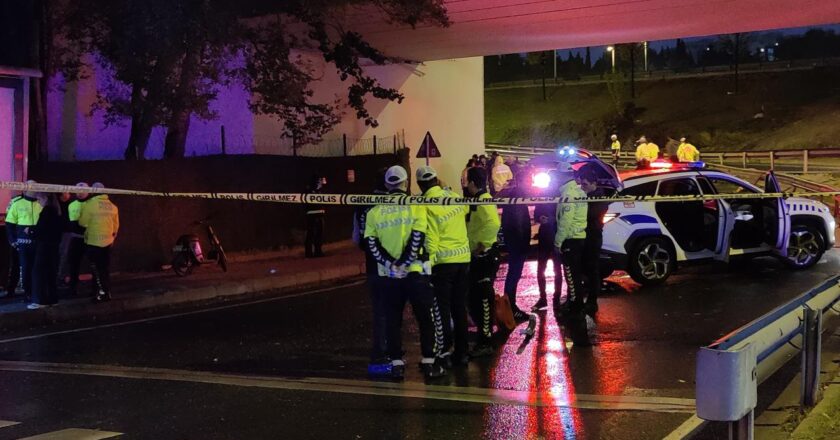 İETT otobüsü polis aracına çarptı: 1 polis şehit oldu