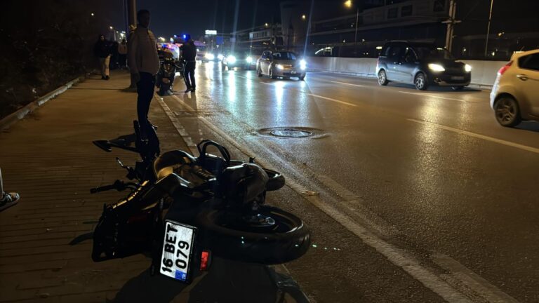 Bursa'da motosiklet otomobile çarptı: 2 ölü