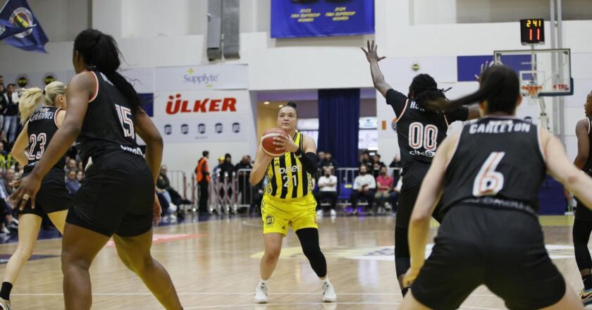 Fenerbahce Opet şampiyonluk için parka çıkıyor