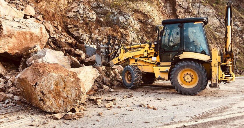 Dev kayaların Yalova’ya düştüğü kamerada anlar
