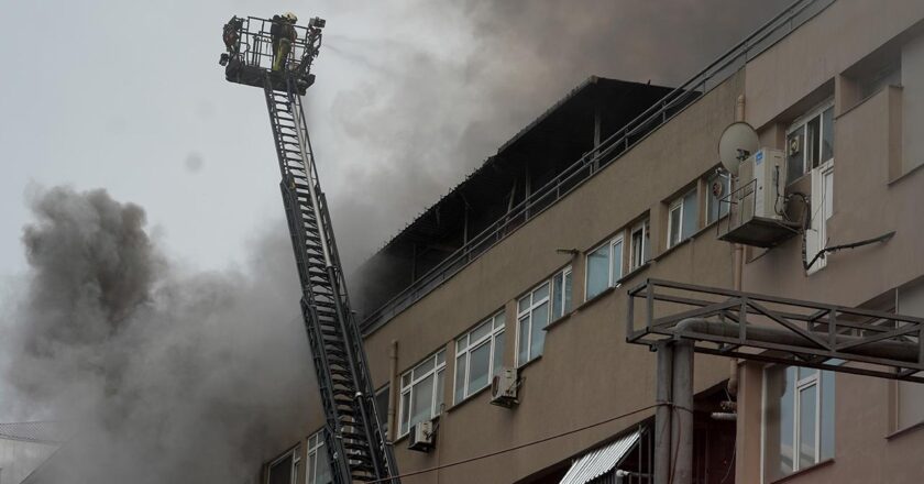 İstanbul’da 4 Storey Tekstil Semineri’nde Ateş