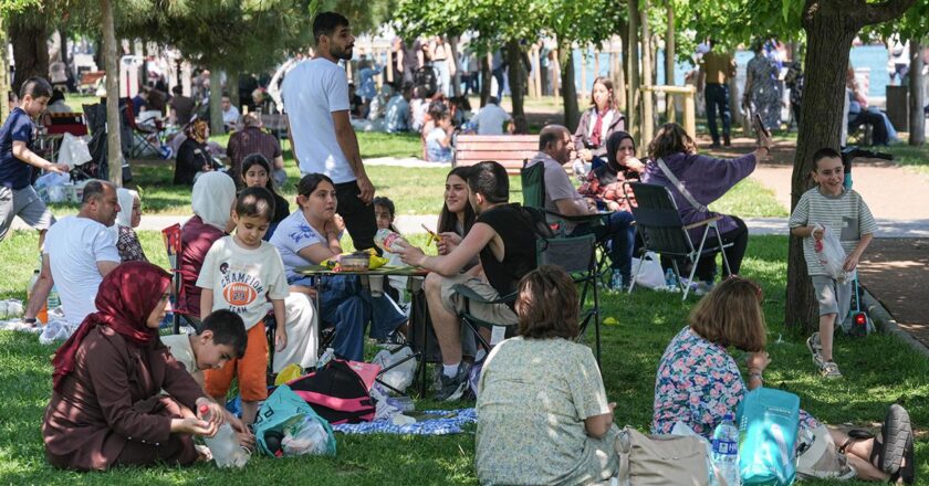 Parti sırasında İstanbul’da kalanların adresi: kıyılar ve parklar
