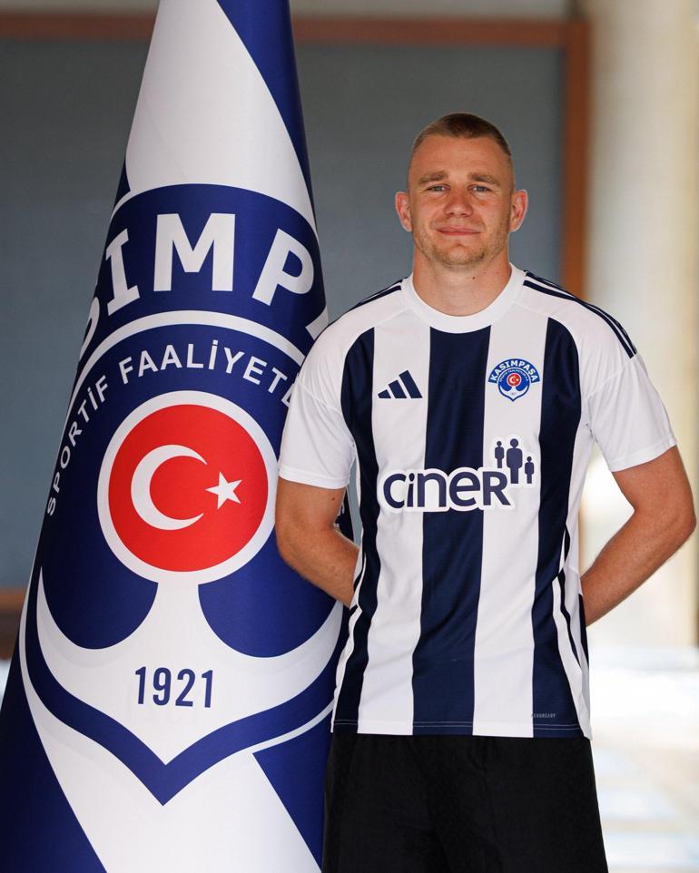 Fenerbahçe'nin eski yıldızı Attila Szalai, Süper Lig'e döndü