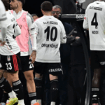 Günler sonra ortaya çıktı! Beşiktaş soyunma odası, F.Bahçe yenilgisinin ardından kaos içinde… Orkun Kökçü’nün sözleri ortaya çıktı