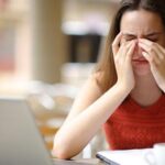 Yakın Okuma Sonrası Baş Ağrısına Dikkat! Görme Kaybı Riski Var