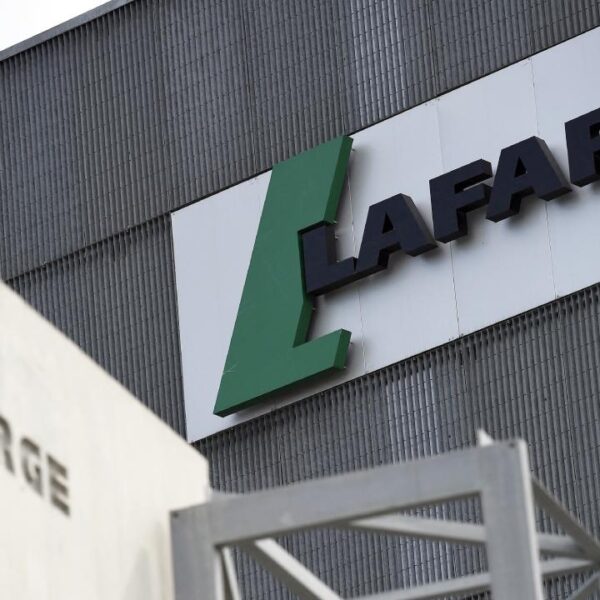Fransız Lafarge şirketinin “terör örgütüne finansman sağladığı” iddiasıyla yargılanmasına yarın başlanacak.