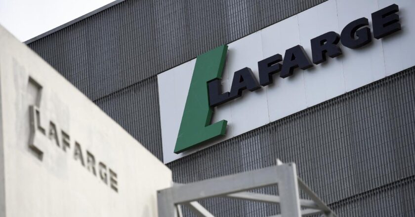Fransız Lafarge şirketinin “terör örgütüne finansman sağladığı” iddiasıyla yargılanmasına yarın başlanacak.