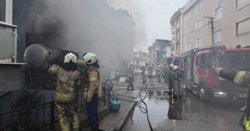 İstanbul’da 3 Katlı Bina Alev Alev Yandı!