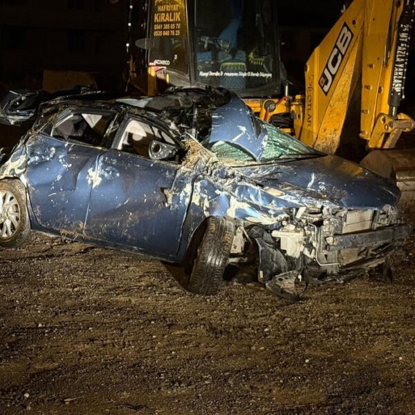 Erzurum’da meydana gelen trafik kazasında 3 kişi yaralandı