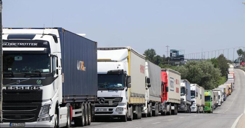Ticaret Bakanlığı’ndan flaş açıklama: Sınır geçişleri duraklama noktasında, TIR’lara grev engeli!